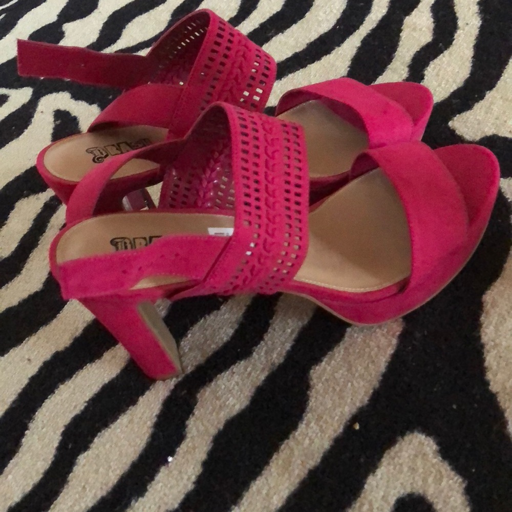 Fuchsia Pumps